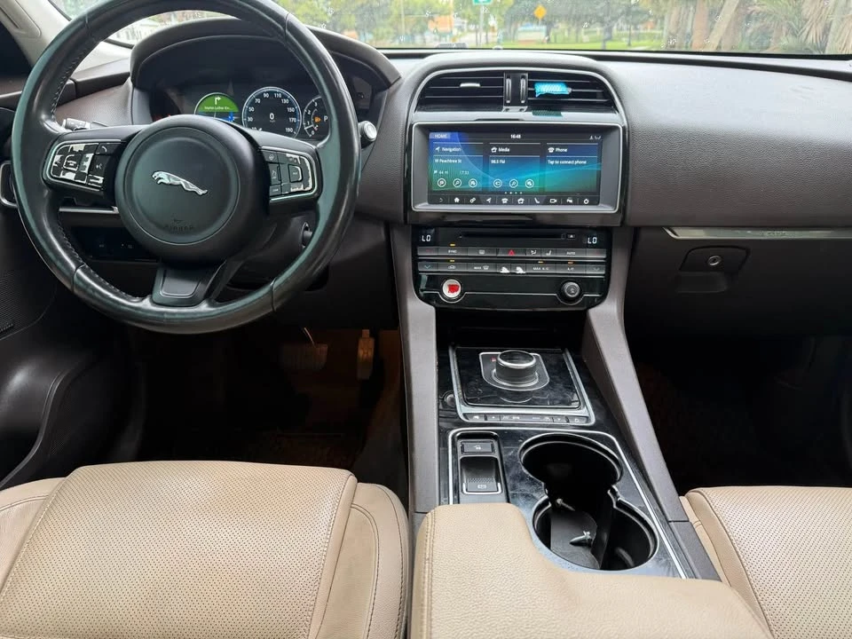 2017 Jaguar F-Pace - Image 7 of 20