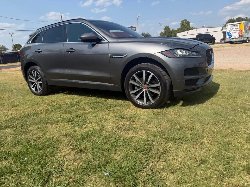 2017 Jaguar F-Pace - Image 2 of 9
