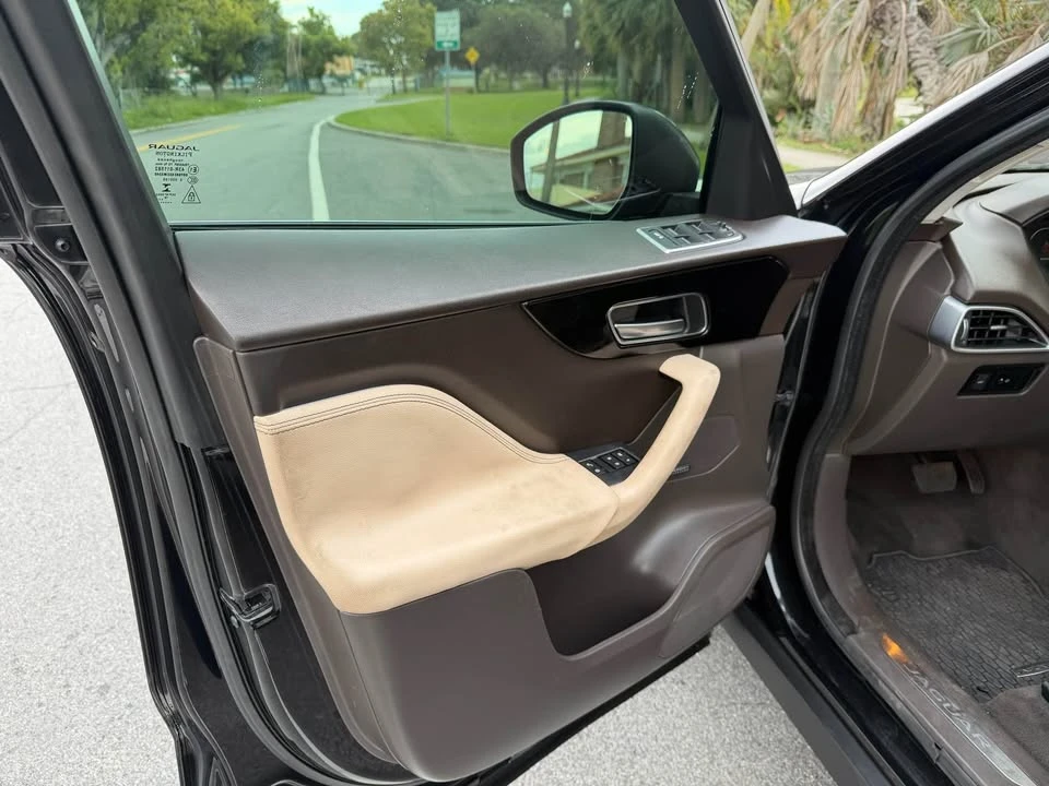2017 Jaguar F-Pace - Image 16 of 20