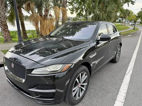 2017 Jaguar F-PACE 35t Prestige Sport Utility 4D