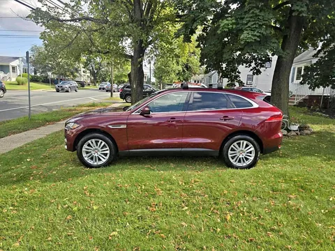 2017 Jaguar F-PACE 35t Prestige Sport Utility 4D