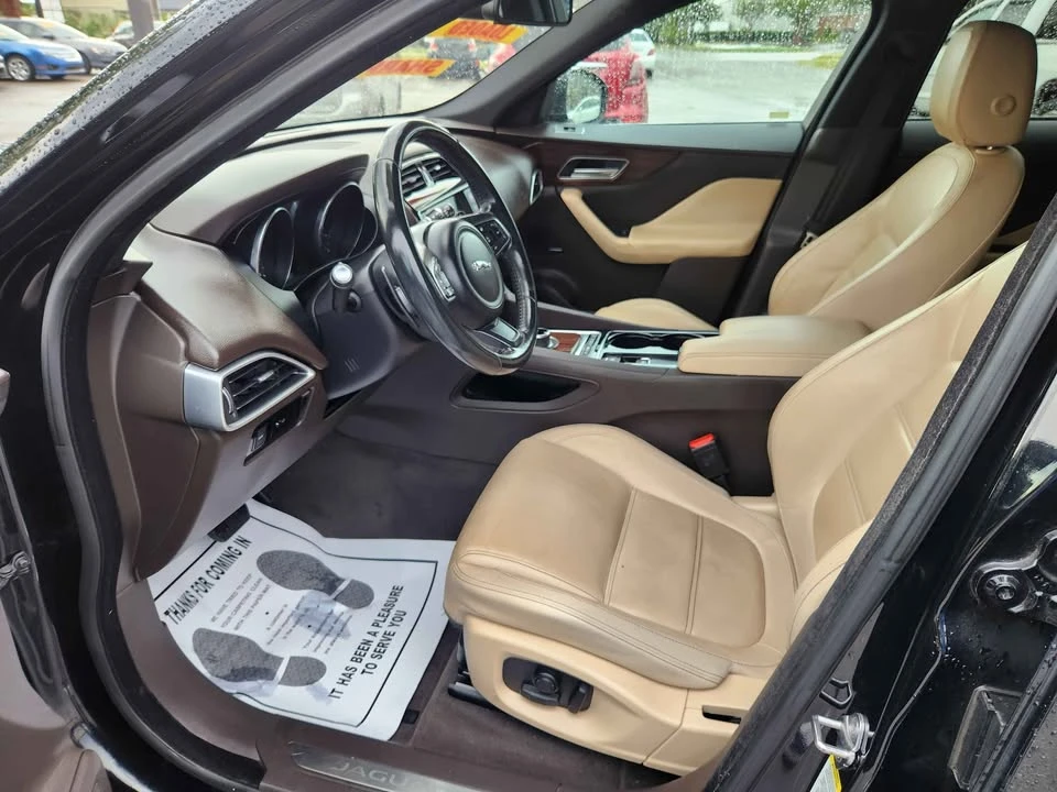 2017 Jaguar F-Pace - Image 7 of 13
