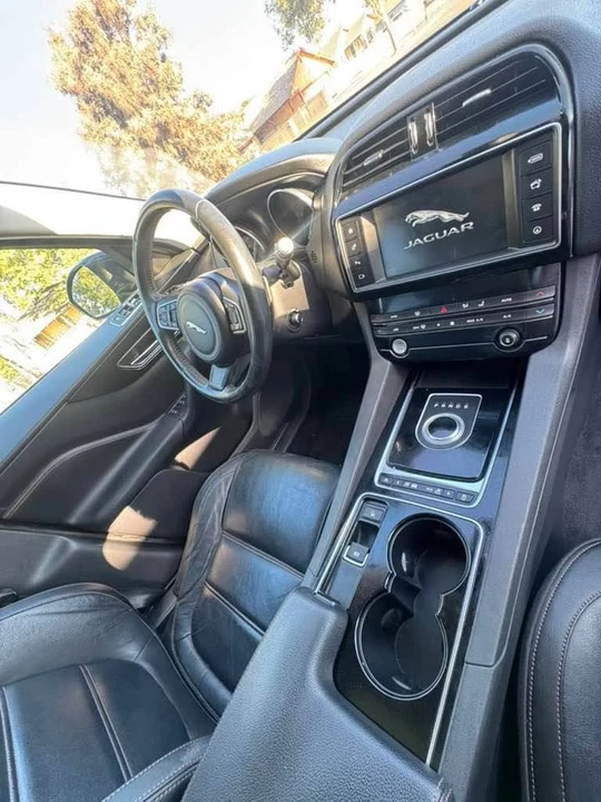 2017 Jaguar F-Pace - Image 7 of 9