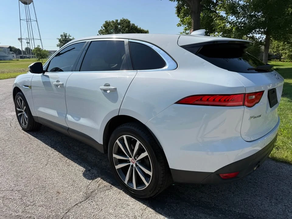 2017 Jaguar F-Pace - Image 4 of 17