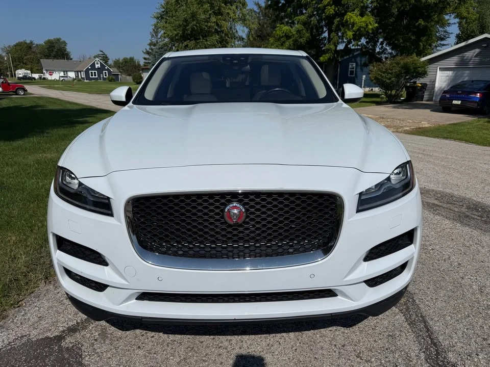 2017 Jaguar F-Pace - Image 2 of 17