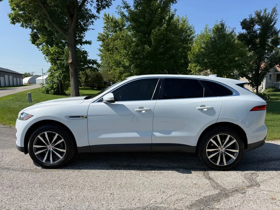 2017 Jaguar F-Pace - Image 3 of 17