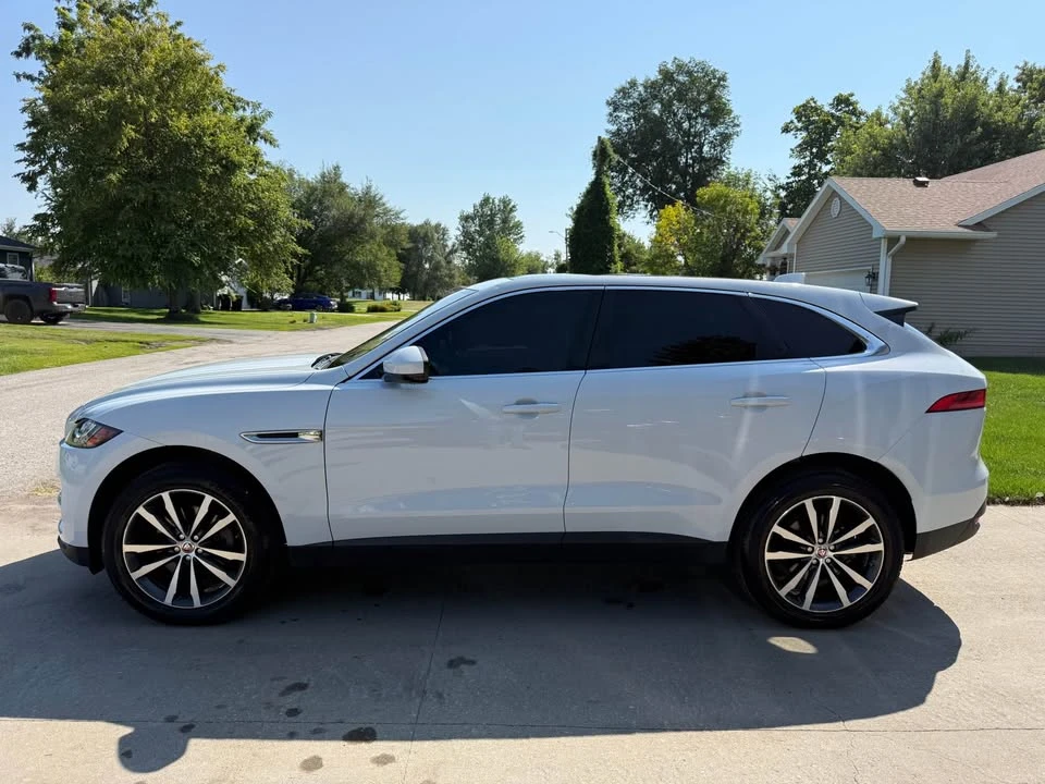 2017 Jaguar F-Pace - Image 16 of 17