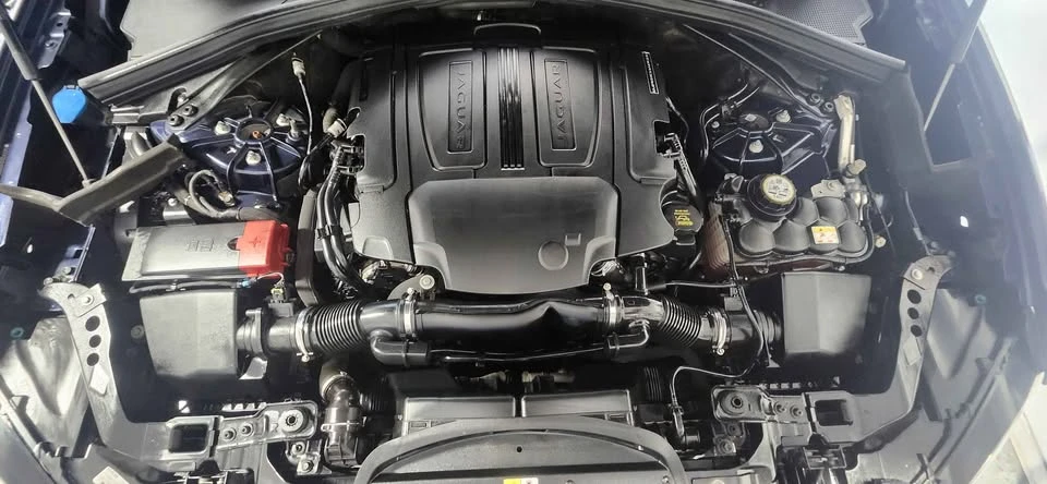 2017 Jaguar F-Pace - Image 10 of 19