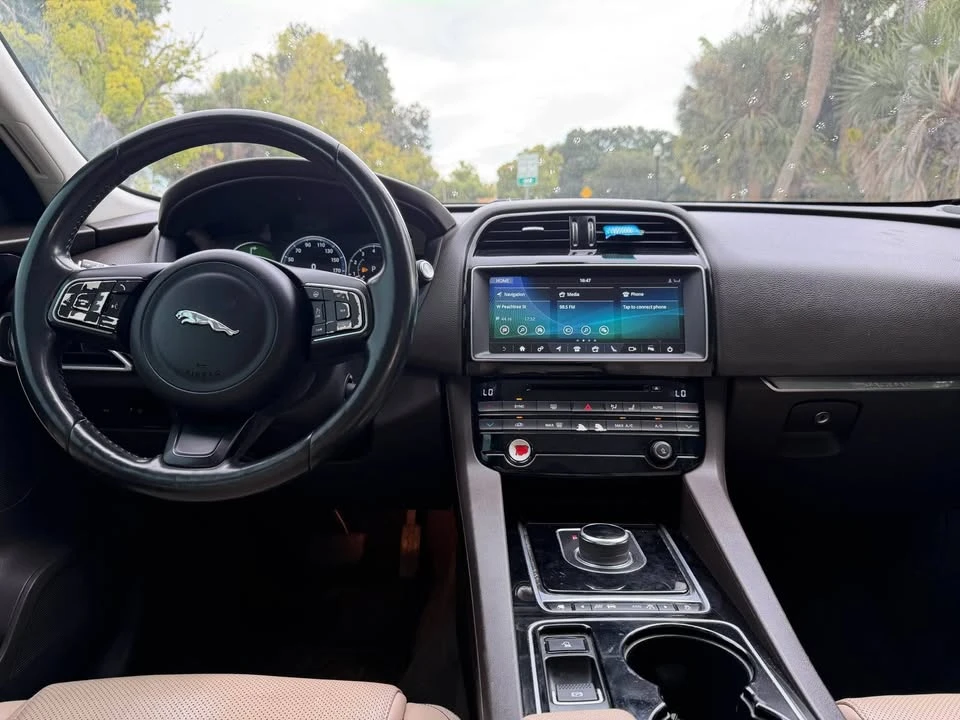 2017 Jaguar F-Pace - Image 6 of 20