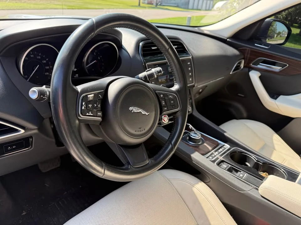 2017 Jaguar F-Pace - Image 11 of 17
