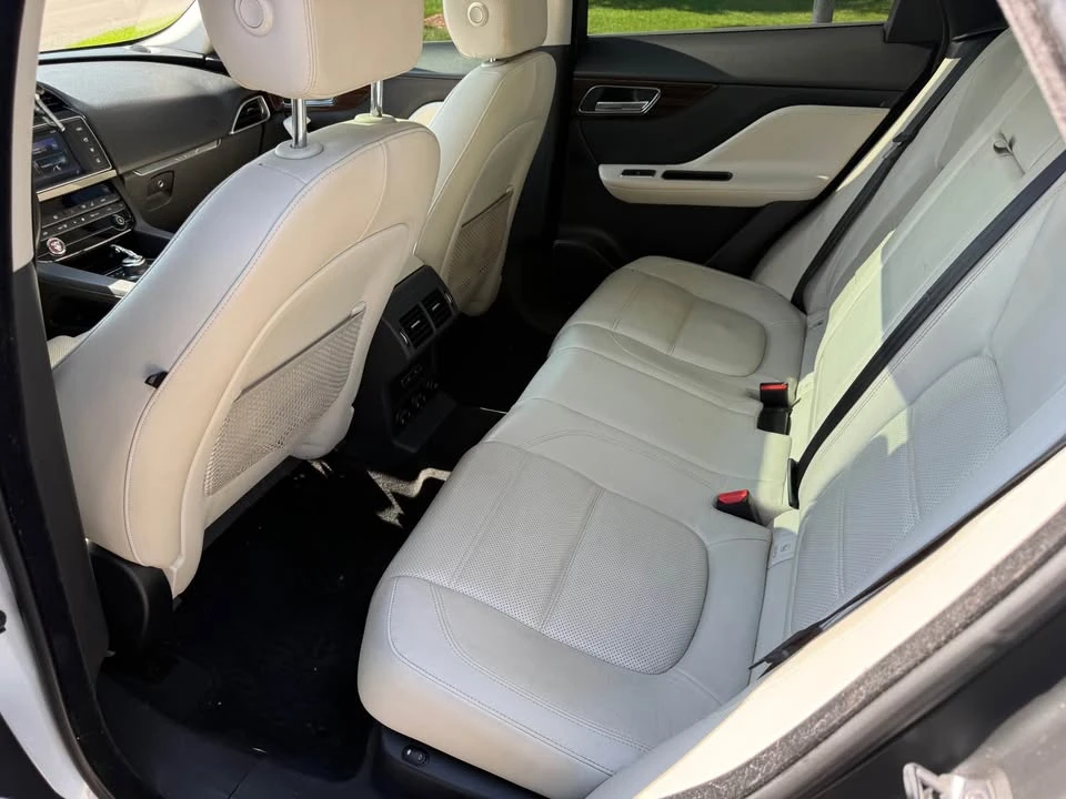 2017 Jaguar F-Pace - Image 10 of 17