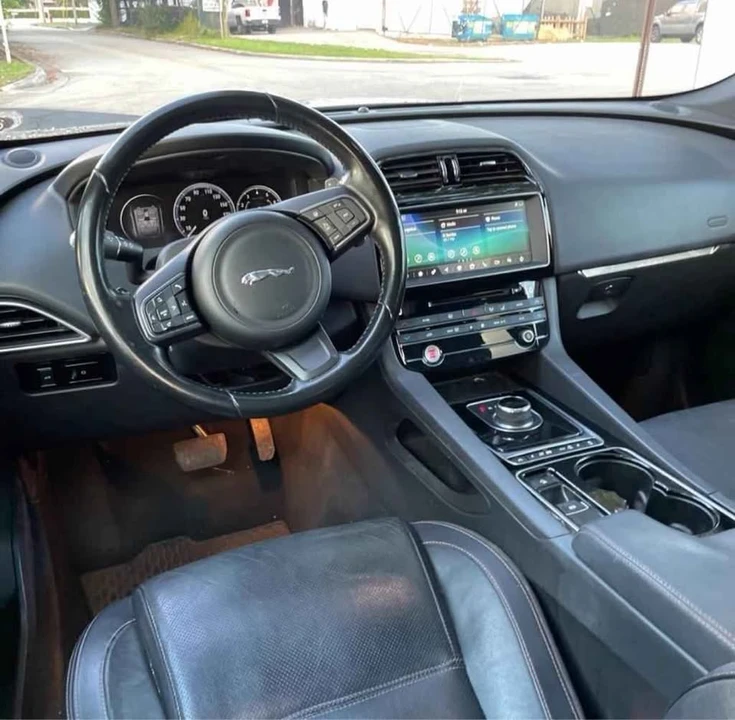 2017 Jaguar F-Pace - Image 9 of 18