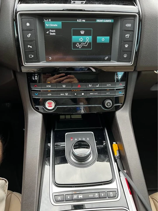 2017 Jaguar F-Pace - Image 8 of 9