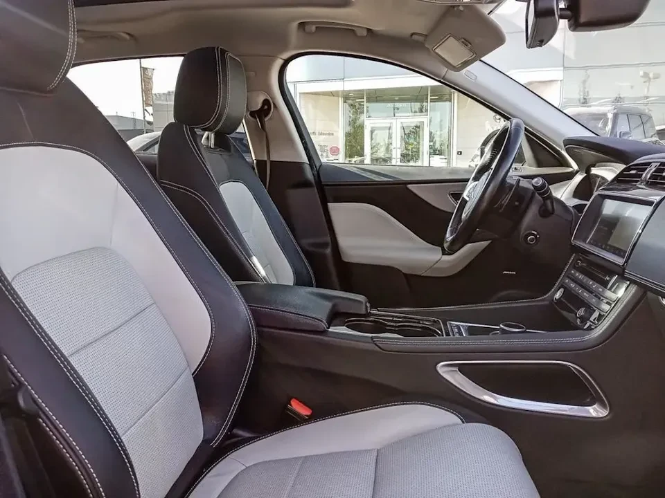 2017 Jaguar F-Pace - Image 13 of 14