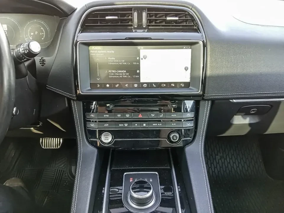 2017 Jaguar F-Pace - Image 11 of 14