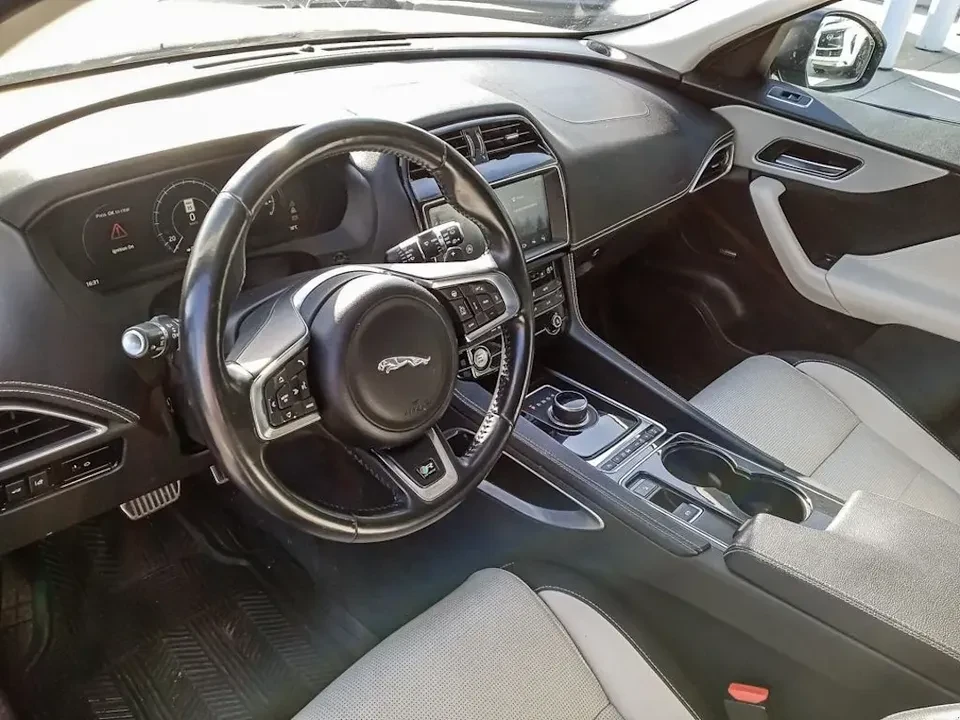 2017 Jaguar F-Pace - Image 7 of 14
