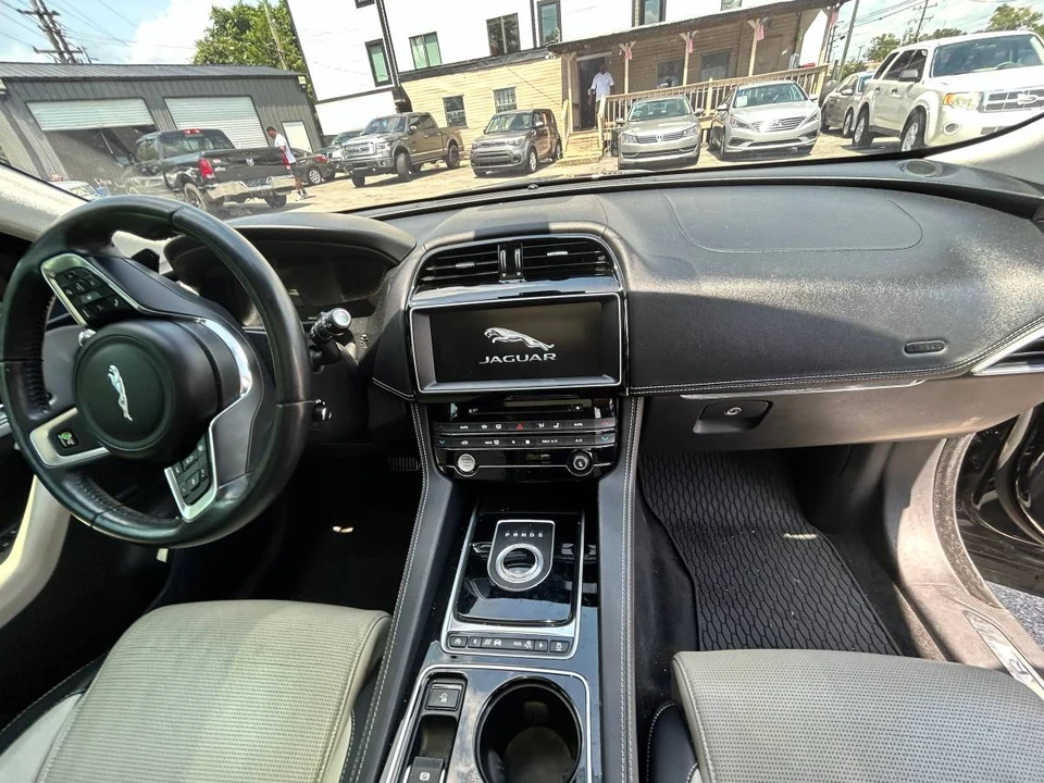 2017 Jaguar F-Pace - Image 10 of 12