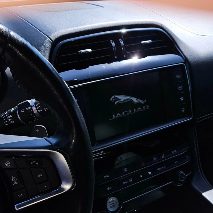 2017 Jaguar F-Pace - Image 10 of 10