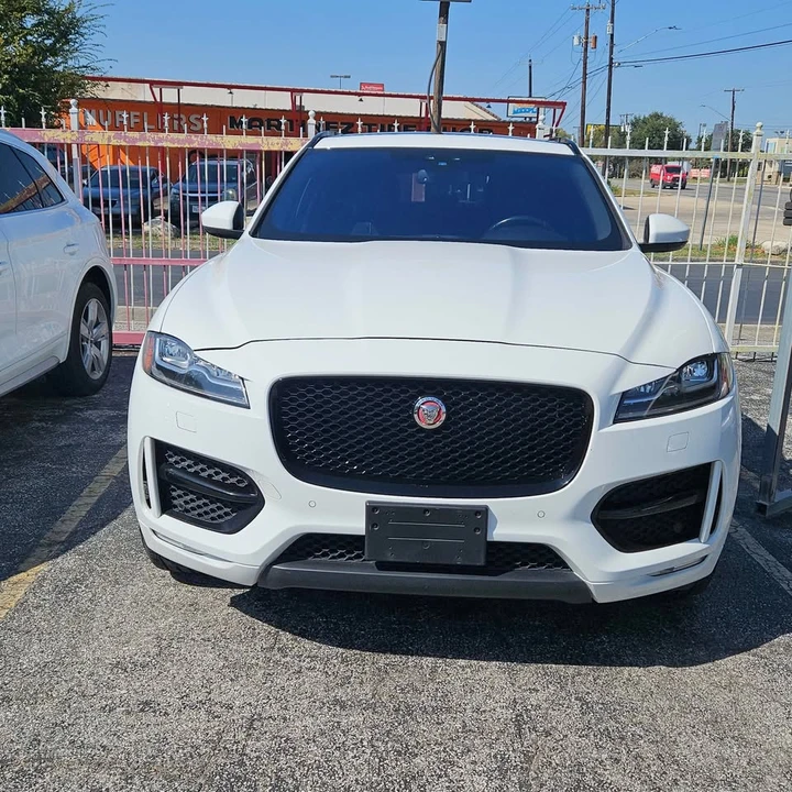 2017 Jaguar F-Pace - Image 2 of 10