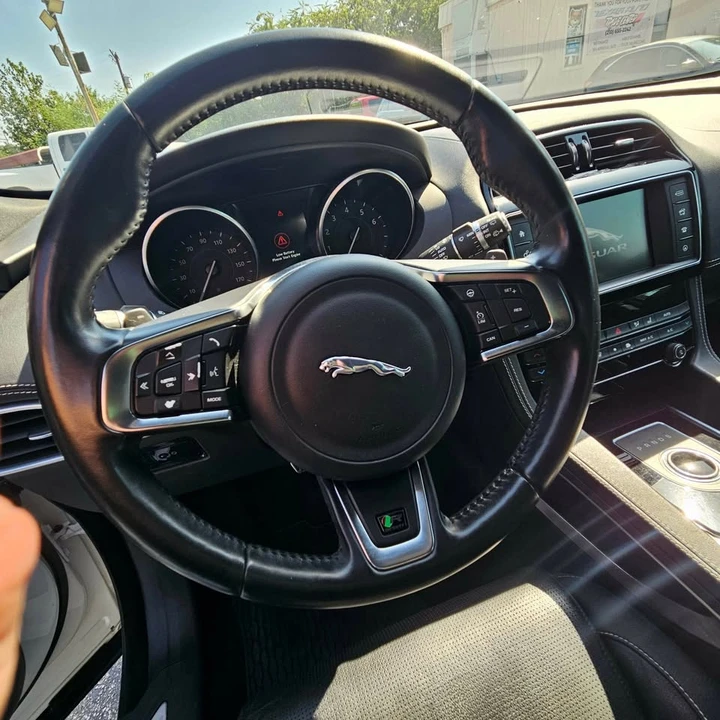 2017 Jaguar F-Pace - Image 9 of 10