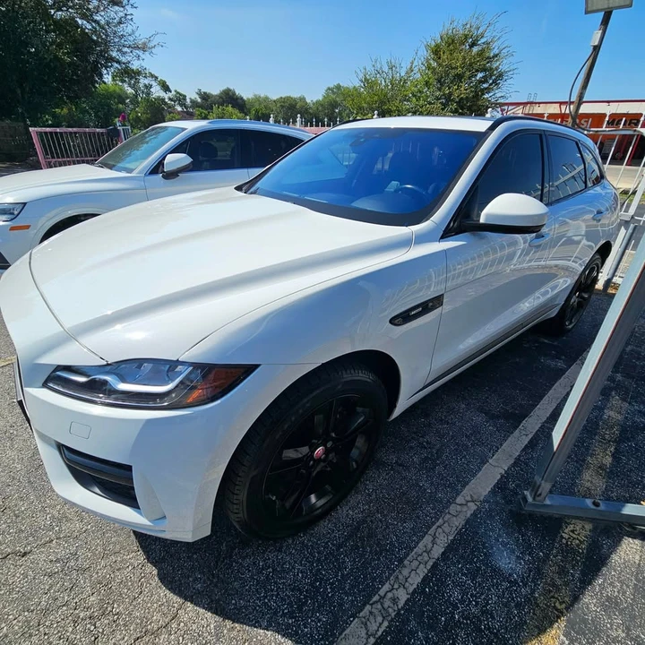 2017 Jaguar F-Pace - Image 4 of 10