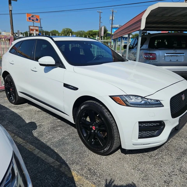 2017 Jaguar F-Pace - Image 5 of 10