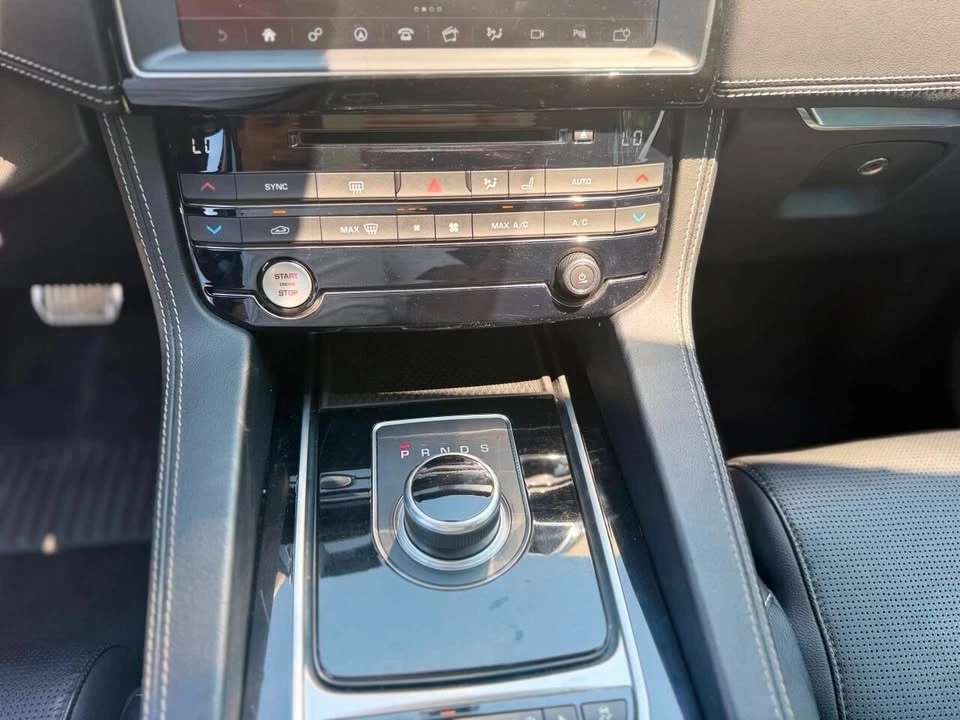 2017 Jaguar F-Pace - Image 13 of 20