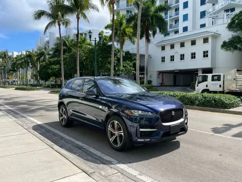 2017 Jaguar F-PACE 35t R-Sport SUV 4D