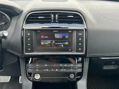 2017 Jaguar F-Pace - Image 11 of 15