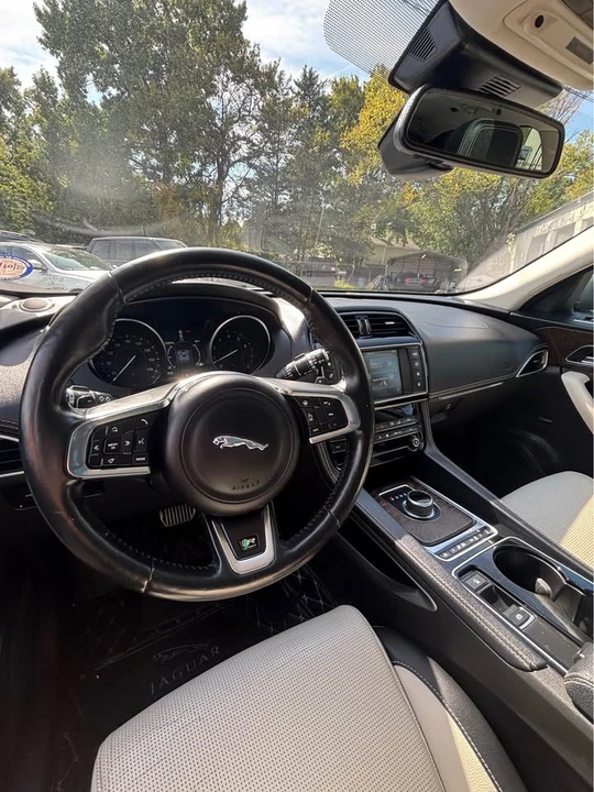 2017 Jaguar F-Pace - Image 11 of 20