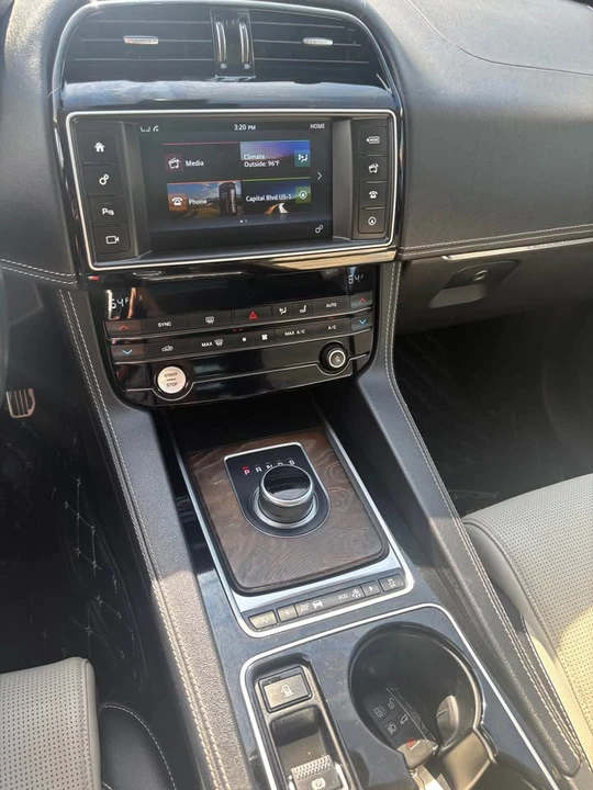 2017 Jaguar F-Pace - Image 14 of 20