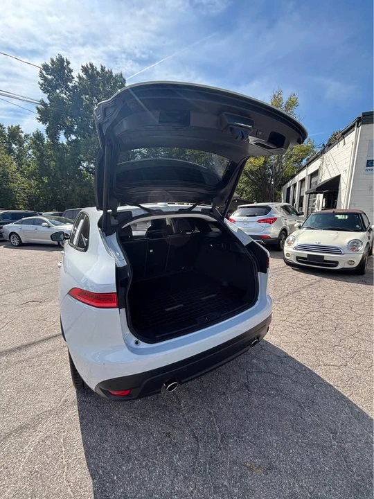 2017 Jaguar F-Pace - Image 9 of 20