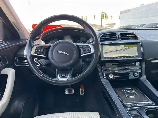 2017 Jaguar F-Pace - Image 3 of 6