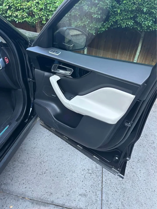 2017 Jaguar F-Pace - Image 5 of 11