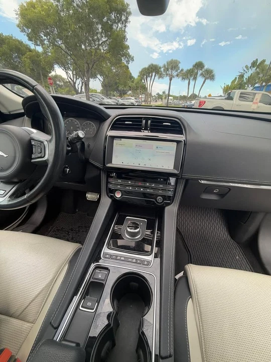 2017 Jaguar F-Pace - Image 19 of 19