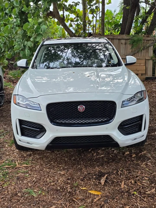 2017 Jaguar F-Pace - Image 15 of 19