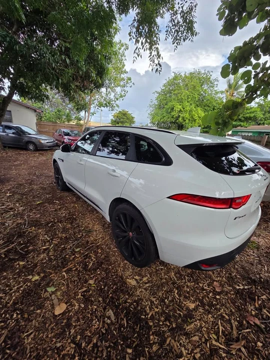 2017 Jaguar F-Pace - Image 2 of 19
