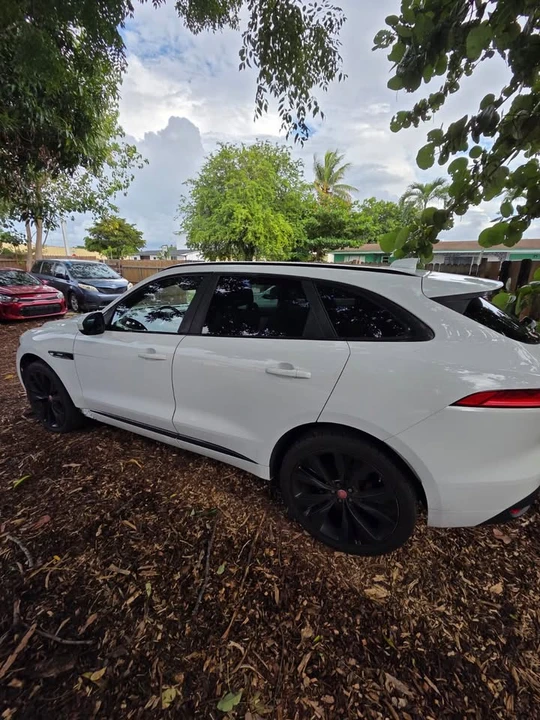2017 Jaguar F-Pace - Image 11 of 19