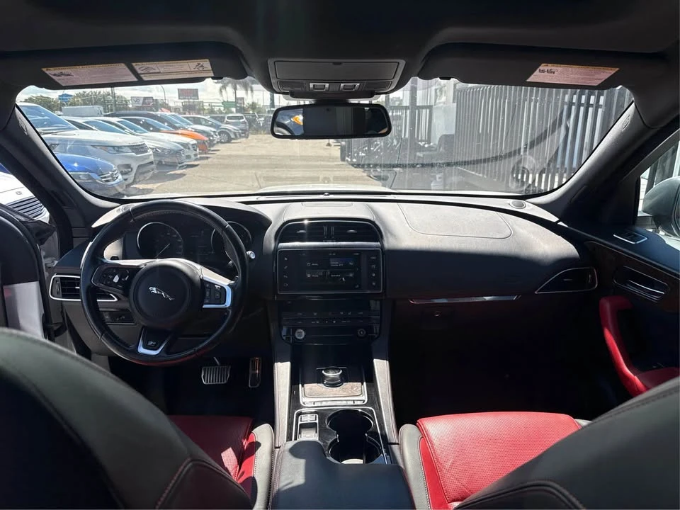 2017 Jaguar F-Pace - Image 10 of 15