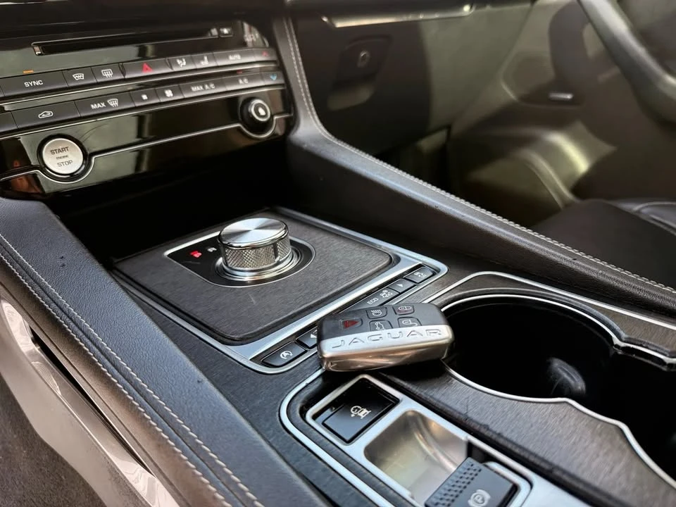 2017 Jaguar F-Pace - Image 14 of 20