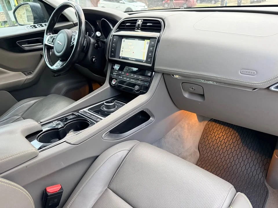 2017 Jaguar F-Pace - Image 12 of 18