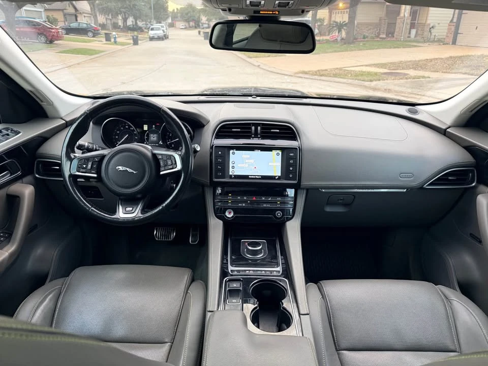 2017 Jaguar F-Pace - Image 11 of 18