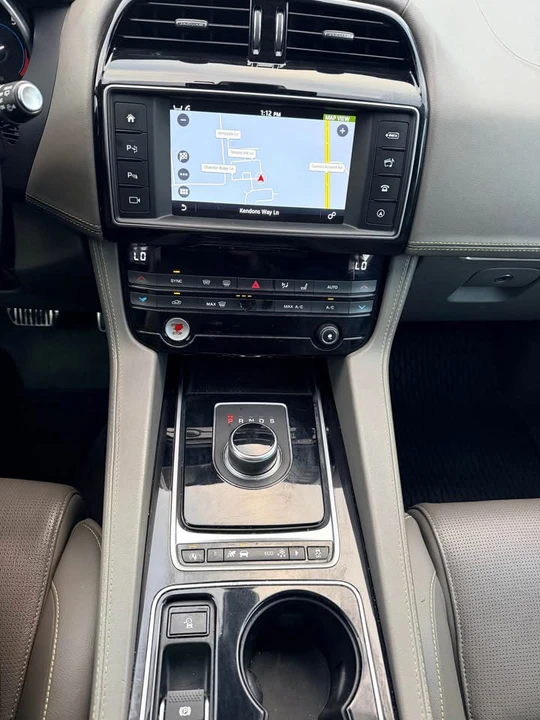 2017 Jaguar F-Pace - Image 9 of 18