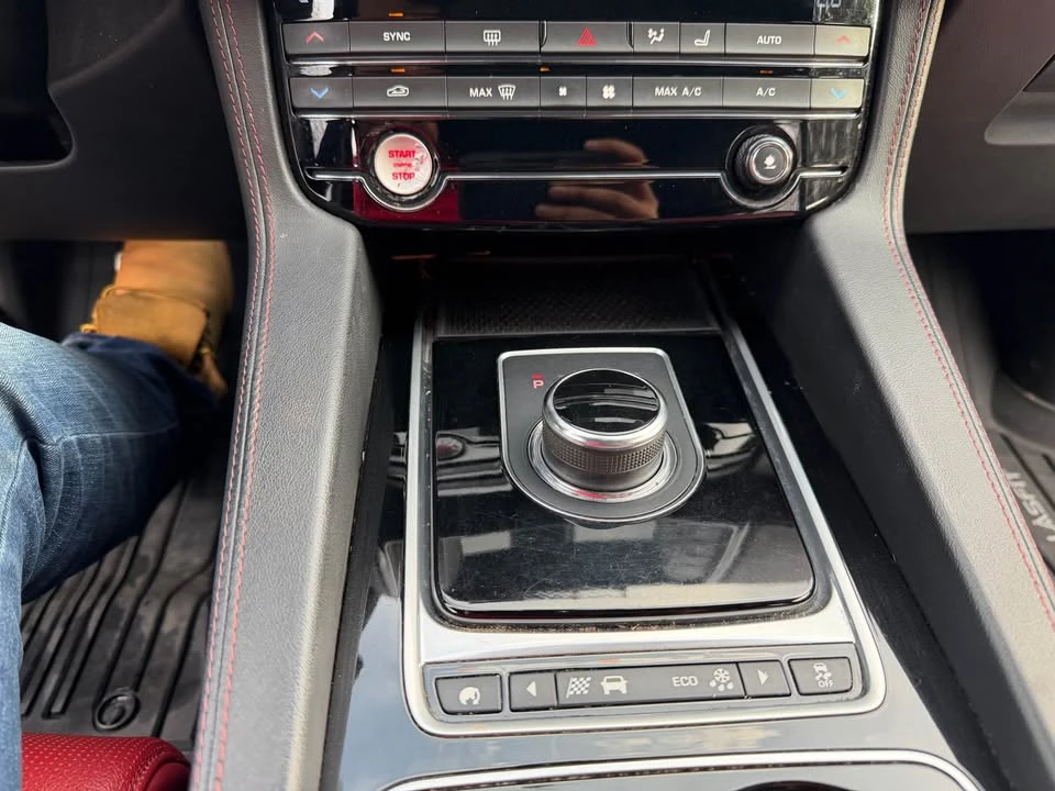 2017 Jaguar F-Pace - Image 17 of 19