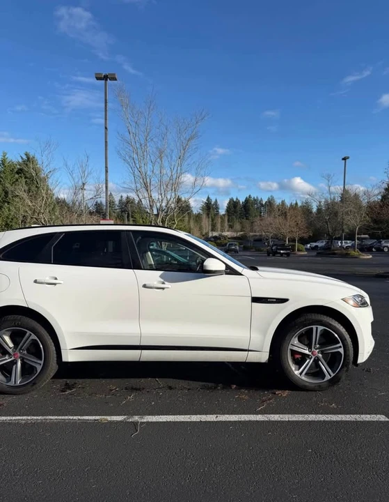 2017 Jaguar F-Pace - Image 4 of 12