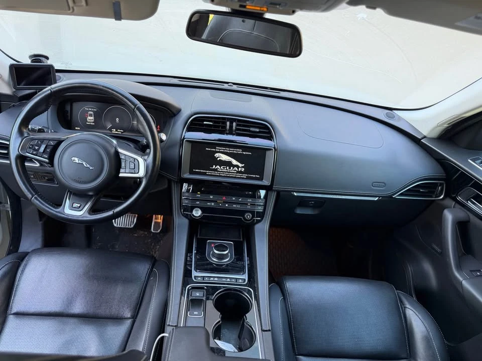 2017 Jaguar F-Pace - Image 9 of 12