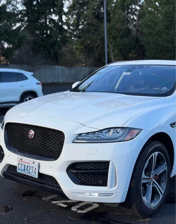 2017 Jaguar F-Pace - Image 2 of 12