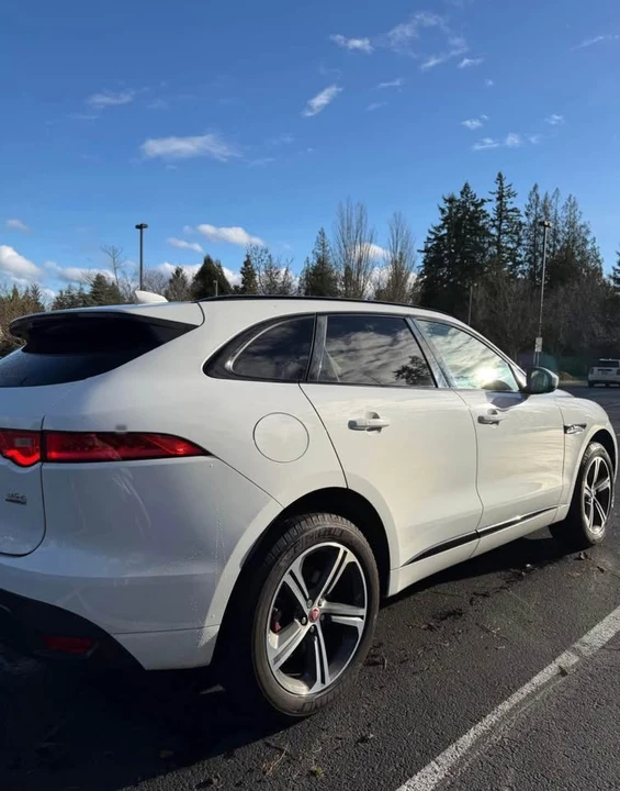 2017 Jaguar F-Pace - Image 5 of 12