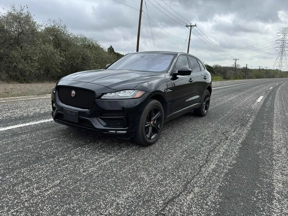 2017 Jaguar F-Pace - Image 2 of 11