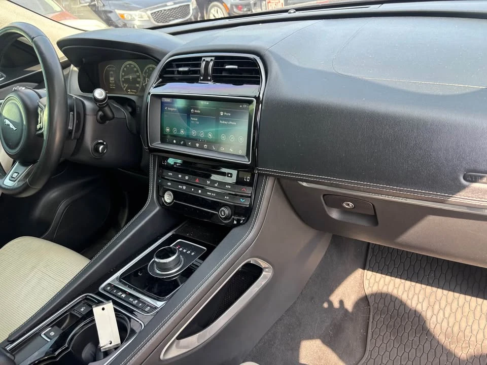 2017 Jaguar F-Pace - Image 7 of 17